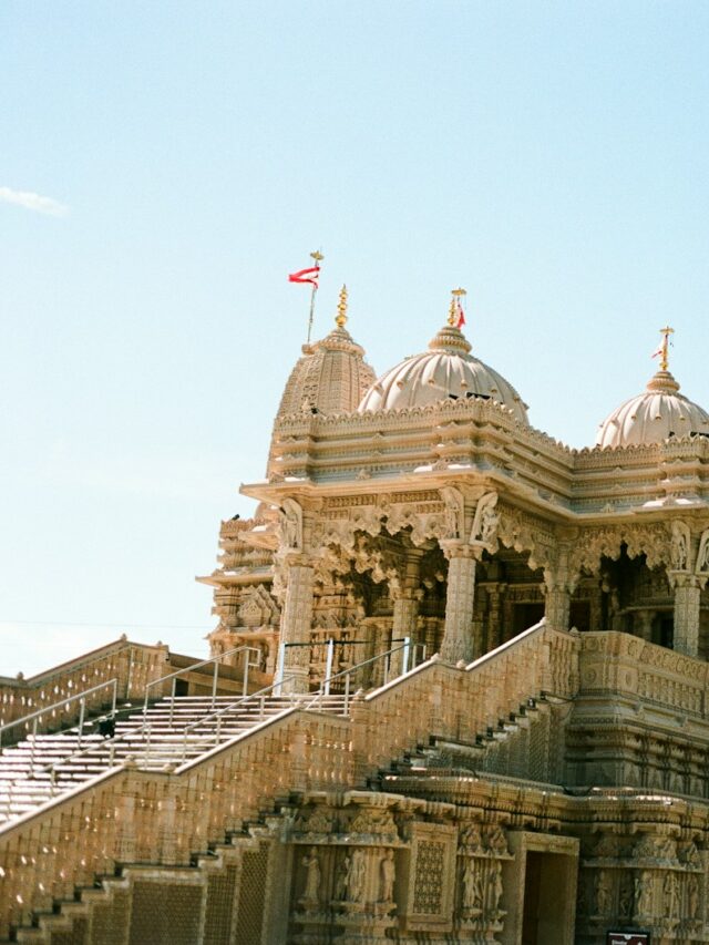 7 Things You Should Never Do in a Hindu Temple