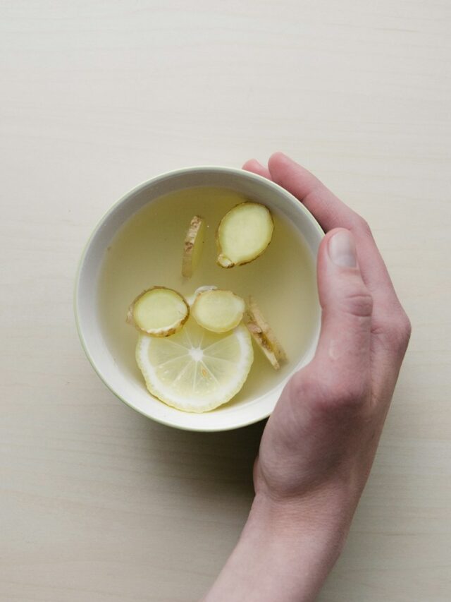 Ginger lemon tea: A magical remedy for a sore throat