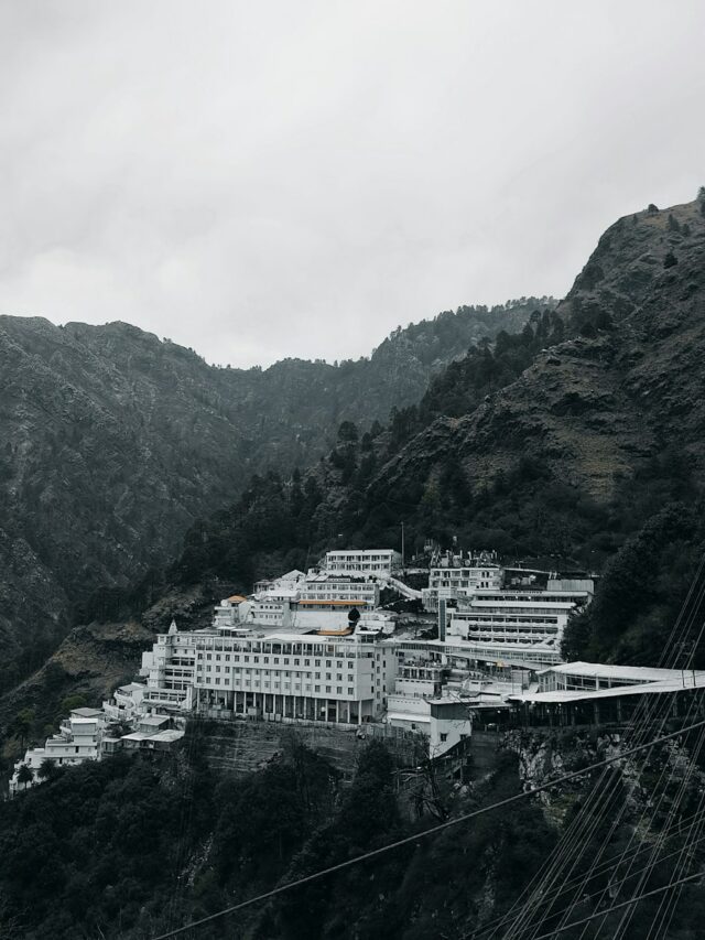 Experience Spiritual Bliss at Vaishno Devi for Less Than ₹5000